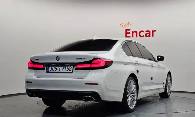 BMW 5 SERIES LUXURY 2022