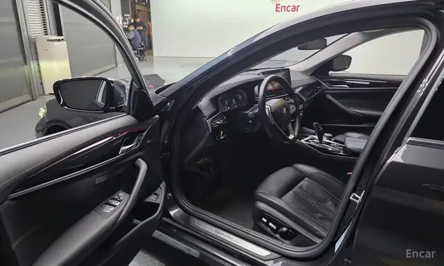 BMW 5 SERIES LUXURY 2022