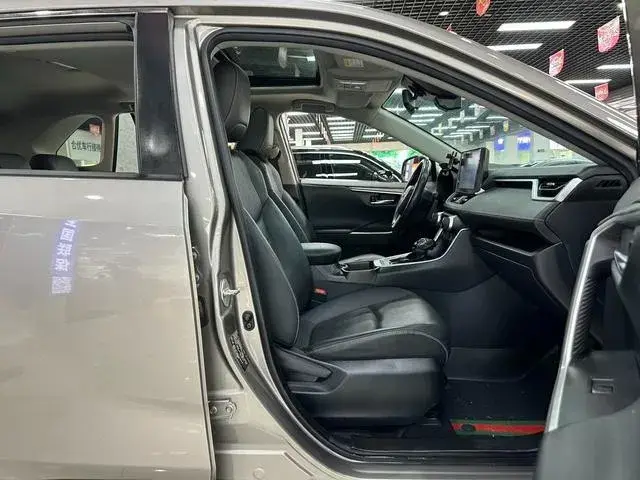 TOYOTA RAV4 2023