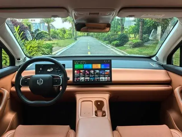 LEAPMOTOR C10 VERSION C10 PURE ELECTRIC VERSION 2025