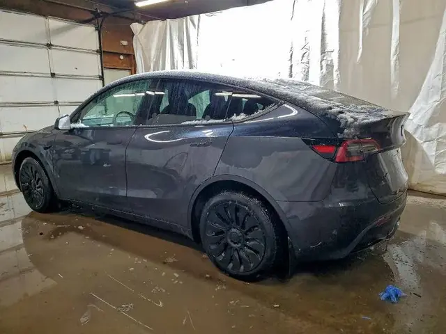 TESLA MODEL Y 2024
