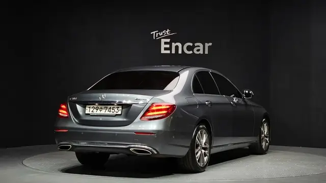 MERCEDES-BENZ W213 E300 4MATIC 2019