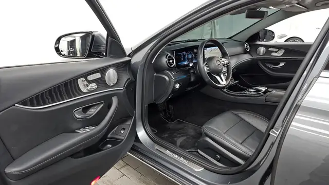 MERCEDES-BENZ W213 E300 4MATIC 2019