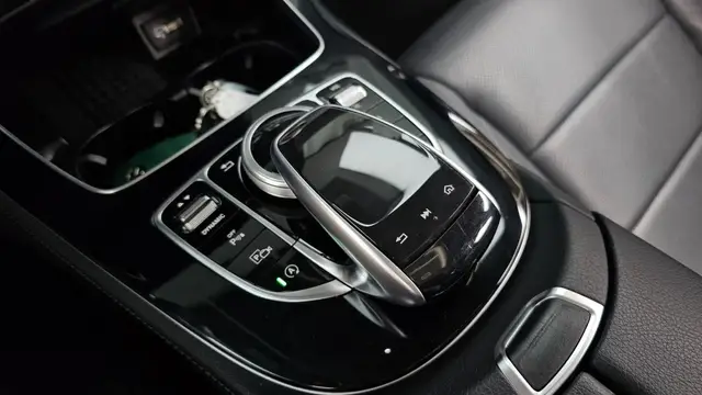 MERCEDES-BENZ W213 E300 4MATIC 2019