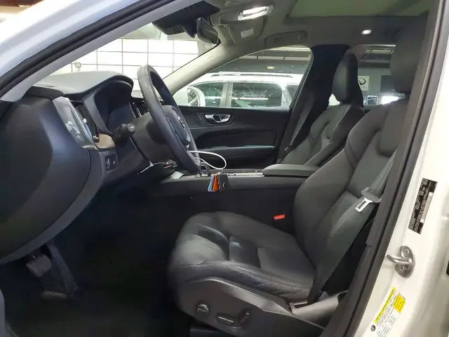 VOLVO XC60 2022