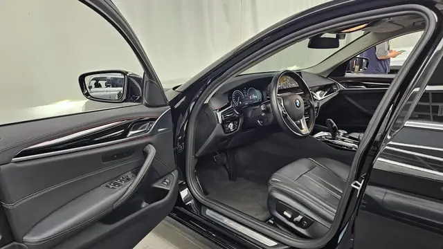 BMW 5 SERIES LUXURY 2019