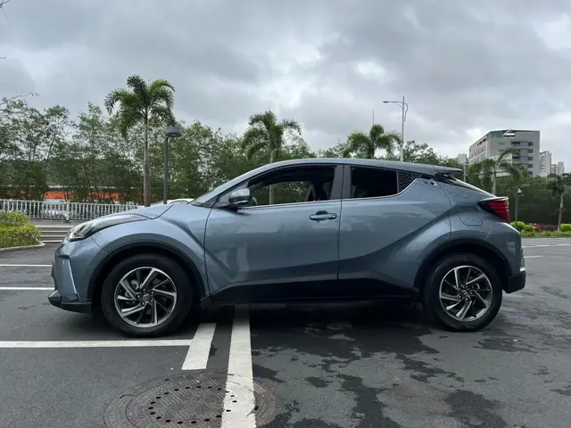 TOYOTA C-HR LUXURY 2022
