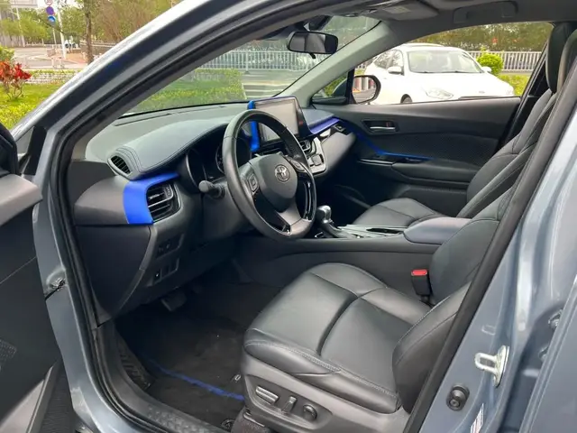 TOYOTA C-HR LUXURY 2022
