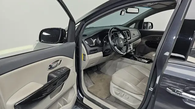 KIA CARNIVAL PRESIDENT CARNIVAL 7-SEATER LIMOUSINE PRESIDENT 2019