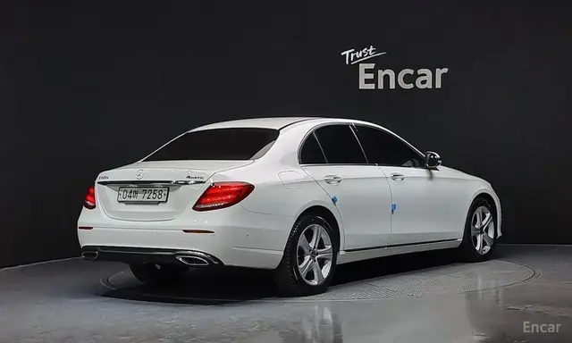 MERCEDES-BENZ W213 E220D 4MATIC 2018
