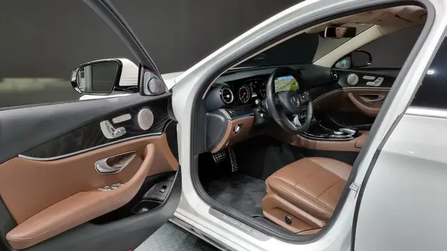 MERCEDES-BENZ W213 E220D 4MATIC 2018