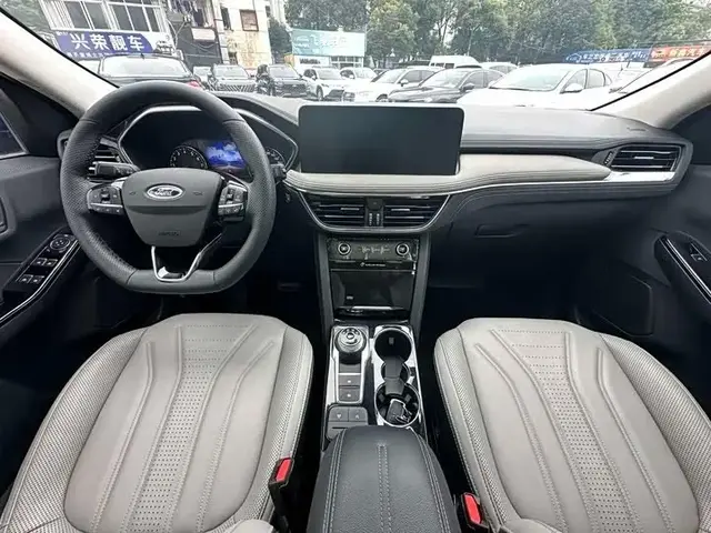 FORD ESCAPE PREMIUM 2023