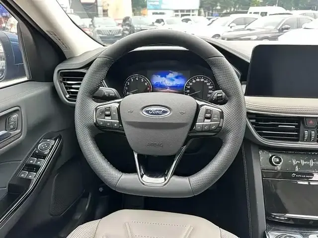 FORD ESCAPE PREMIUM 2023