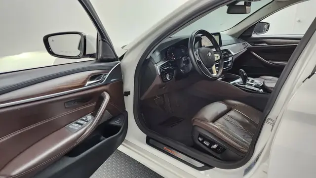 BMW 5 SERIES LUXURY 2020