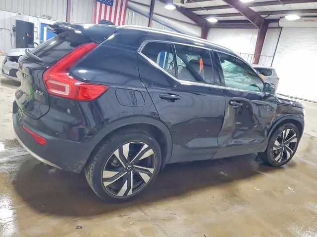 VOLVO XC40 2023