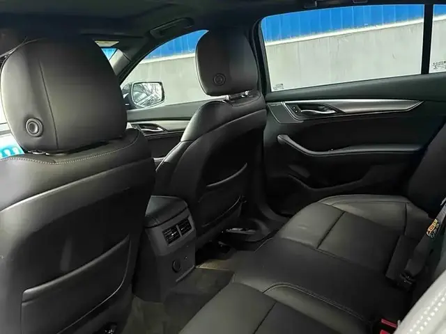 CADILLAC CT5 28T PLATINUM EDITION 2022