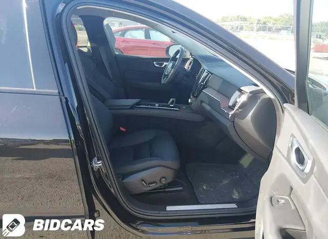 VOLVO XC60 2023