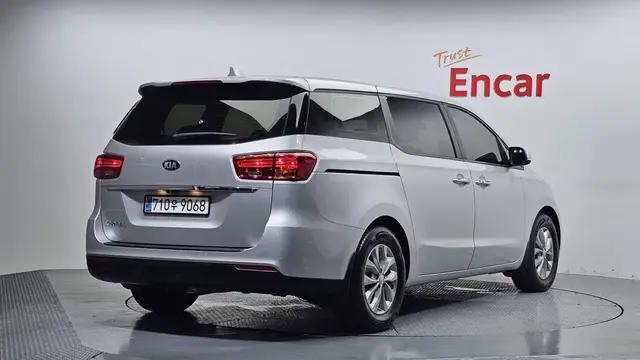 KIA CARNIVAL 11-SEATER DELUXE 2020