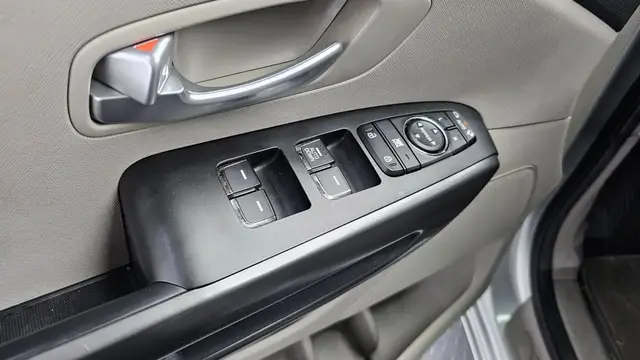 KIA CARNIVAL 11-SEATER DELUXE 2020