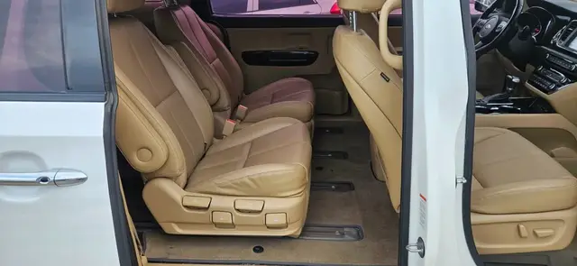 KIA CARNIVAL VIP CARNIVAL 7-SEATER LIMOUSINE VIP 2018