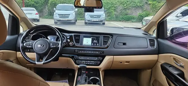KIA CARNIVAL VIP CARNIVAL 7-SEATER LIMOUSINE VIP 2018
