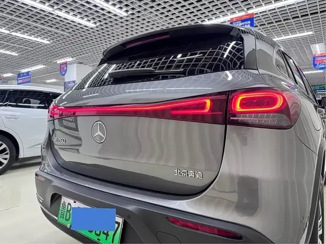 MERCEDES-BENZ EQA 2023