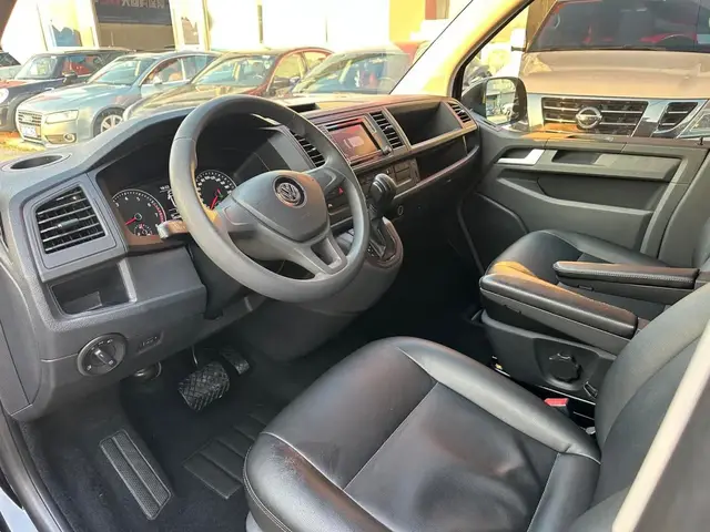 VOLKSWAGEN CARAVELLE 2016