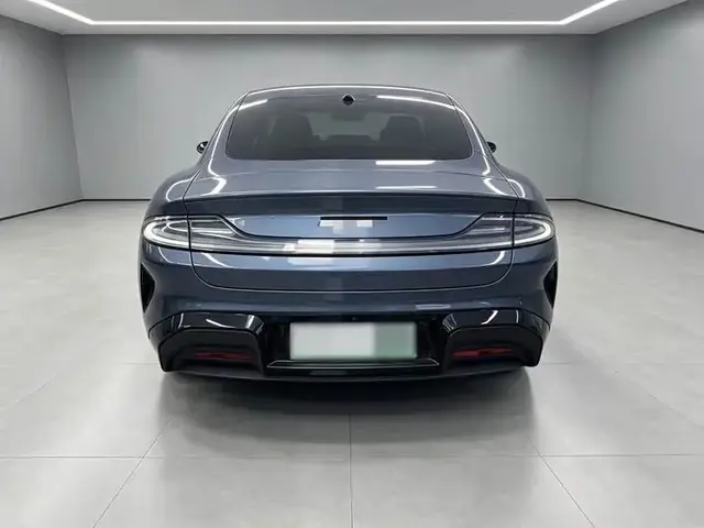 XIAOMI SU7 2024