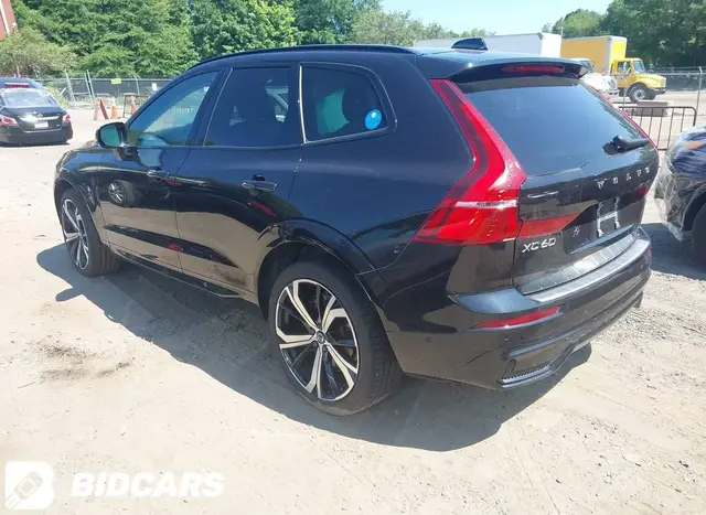 VOLVO XC60 2022