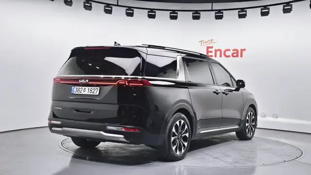 KIA CARNIVAL NOBLESSE 2023