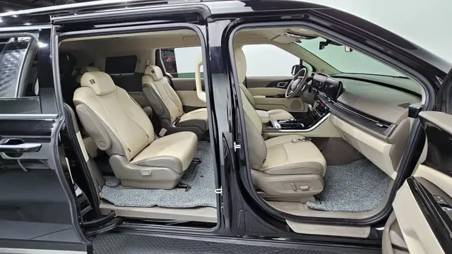 KIA CARNIVAL NOBLESSE 2023