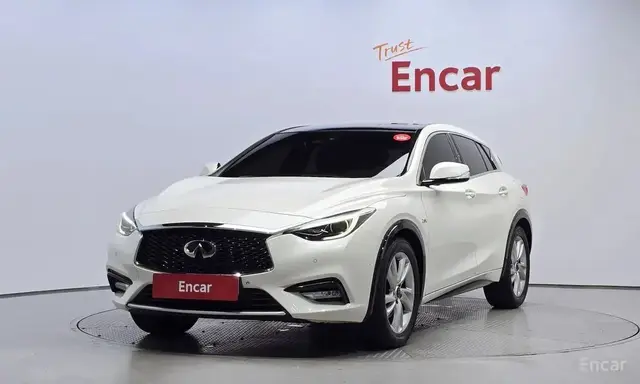 INFINITI Q30 2018