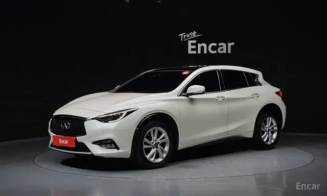 INFINITI Q30 2019