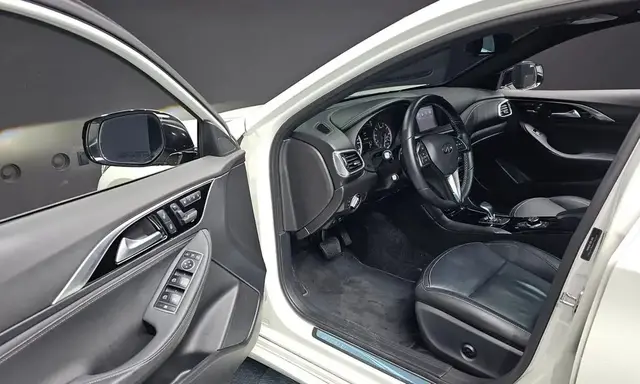INFINITI Q30 2019
