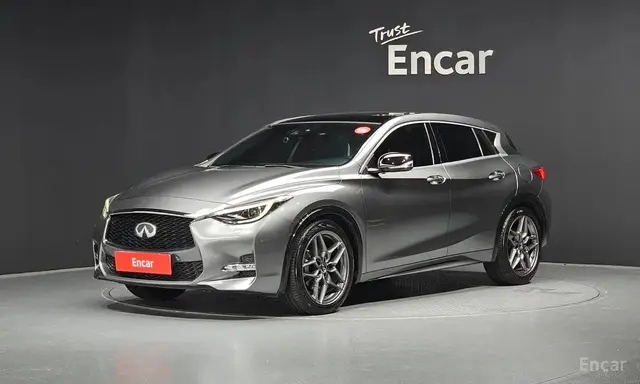 INFINITI Q30 2019