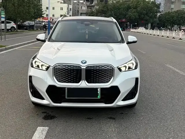 BMW IX1 2023