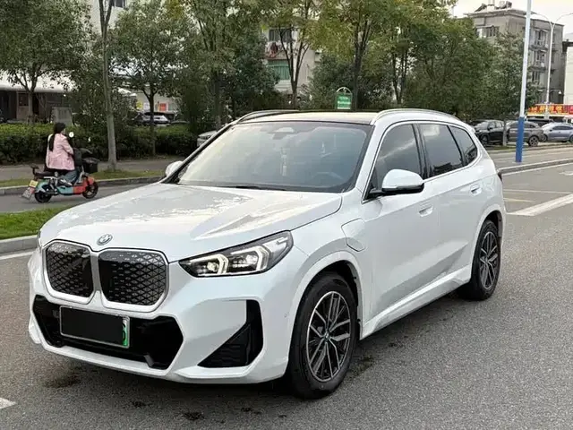 BMW IX1 2023