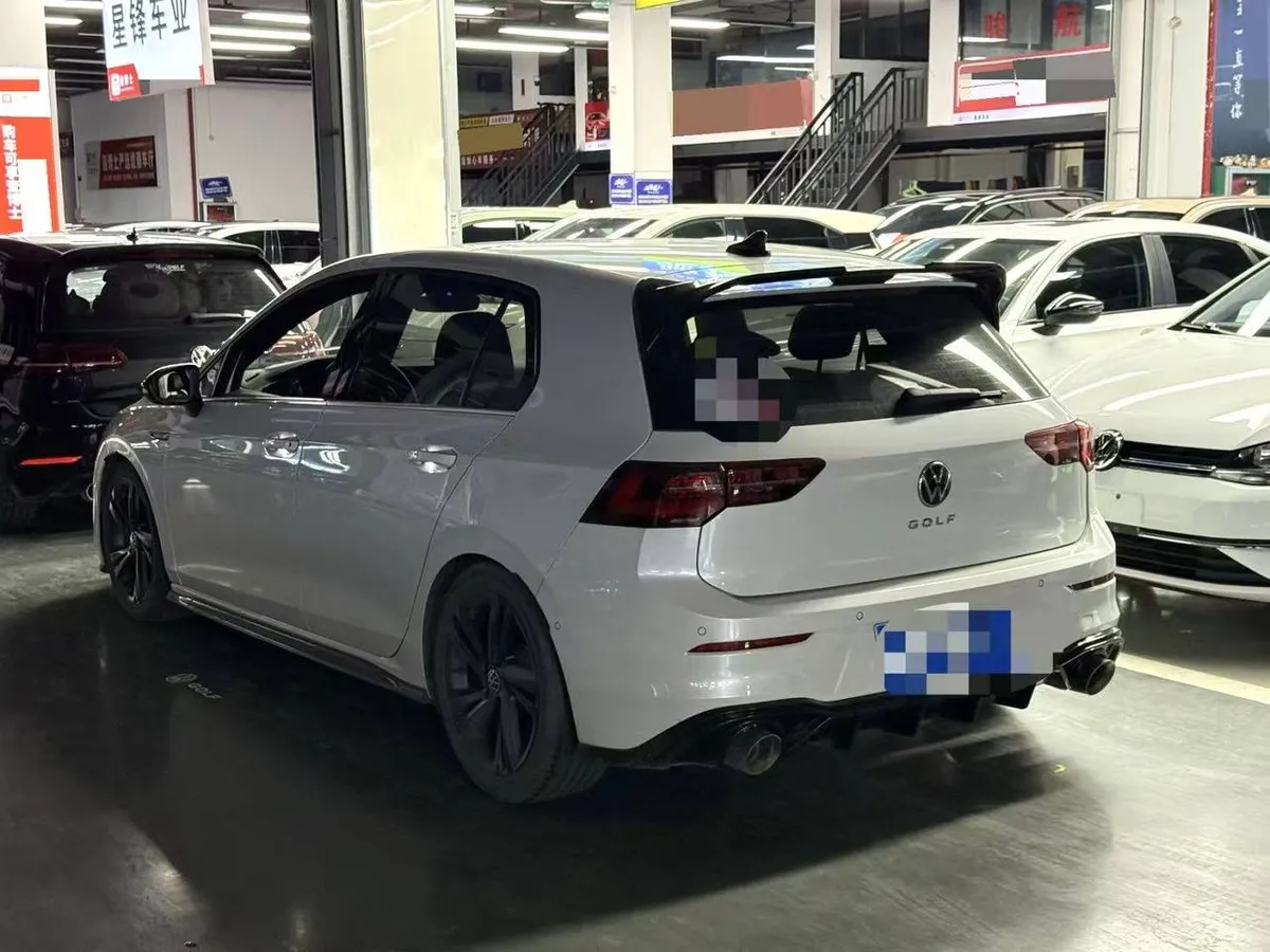 VOLKSWAGEN GOLF 8 R-LINE 2023