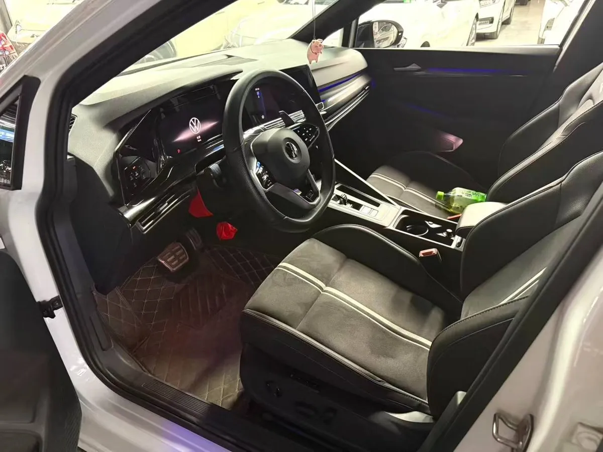 VOLKSWAGEN GOLF 8 R-LINE 2023