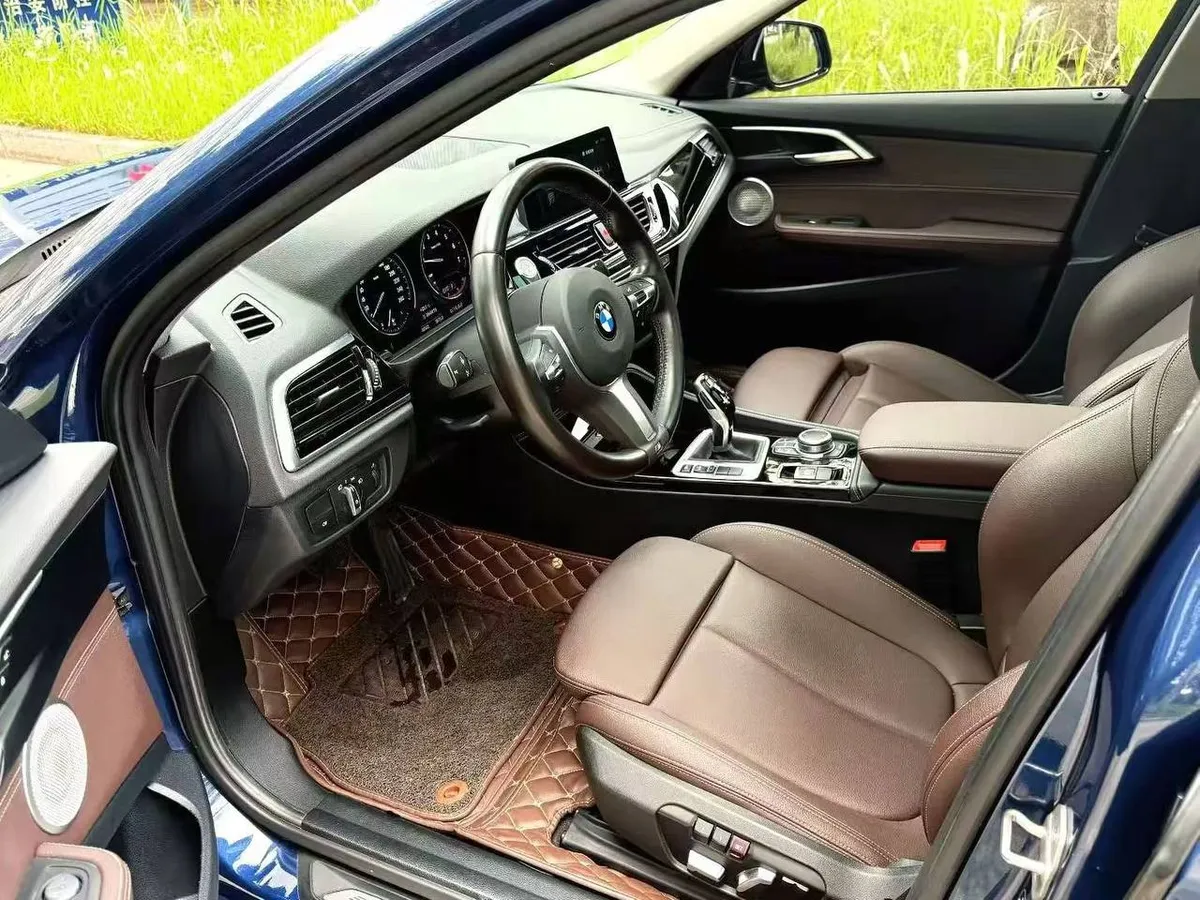 BMW 120I SPORT SHADOW 2020