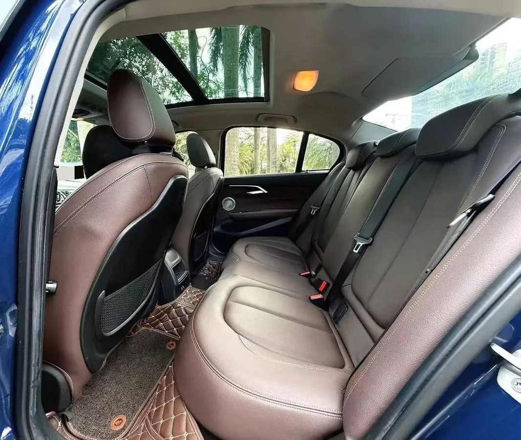BMW 120I SPORT SHADOW 2020