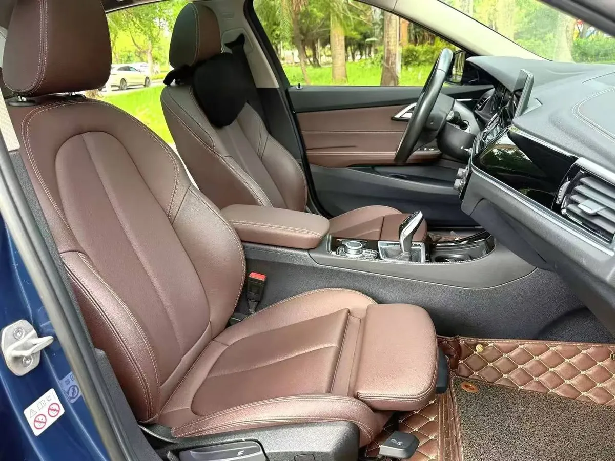 BMW 120I SPORT SHADOW 2020