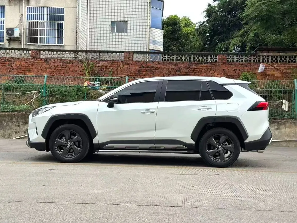 TOYOTA RAV4 2023