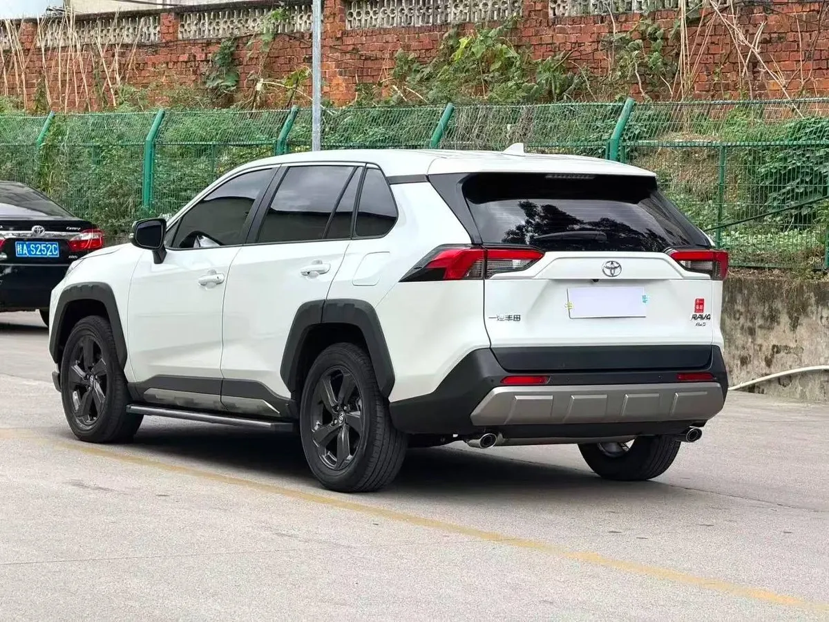 TOYOTA RAV4 2023