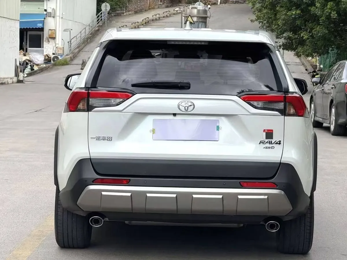 TOYOTA RAV4 2023