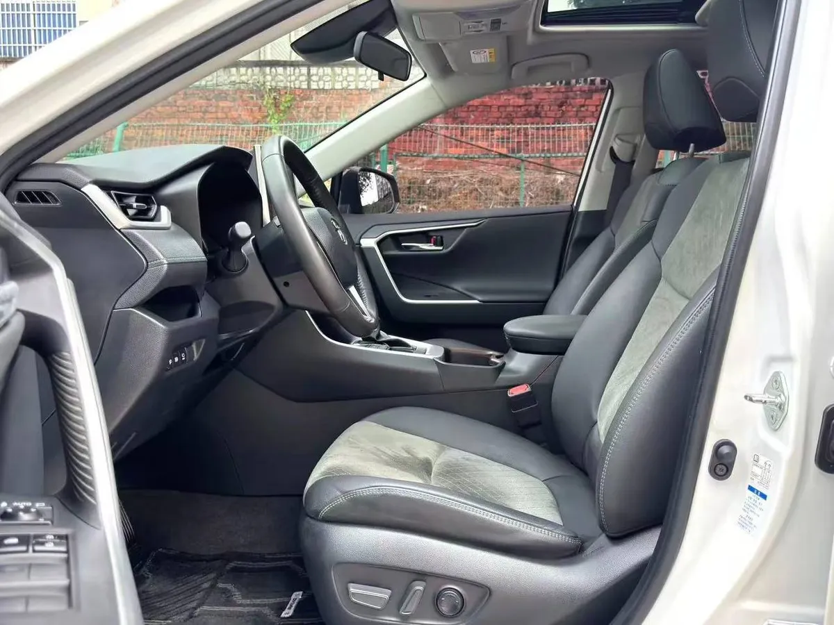 TOYOTA RAV4 2023
