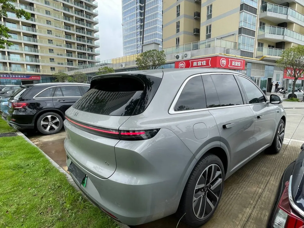 LI AUTO L6 PRO 2024