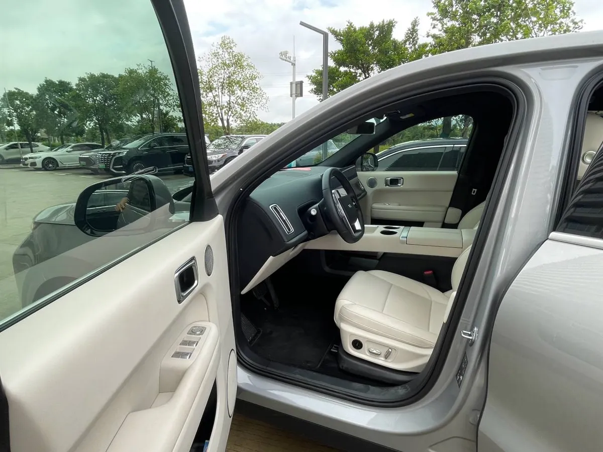 LI AUTO L6 PRO 2024