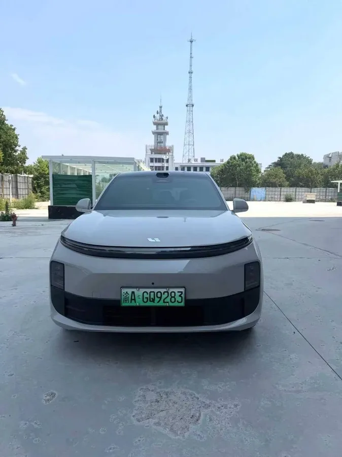 LI AUTO L6 MAX 2025
