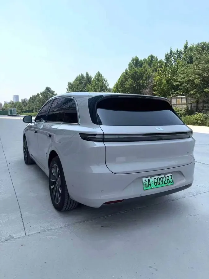 LI AUTO L6 MAX 2025